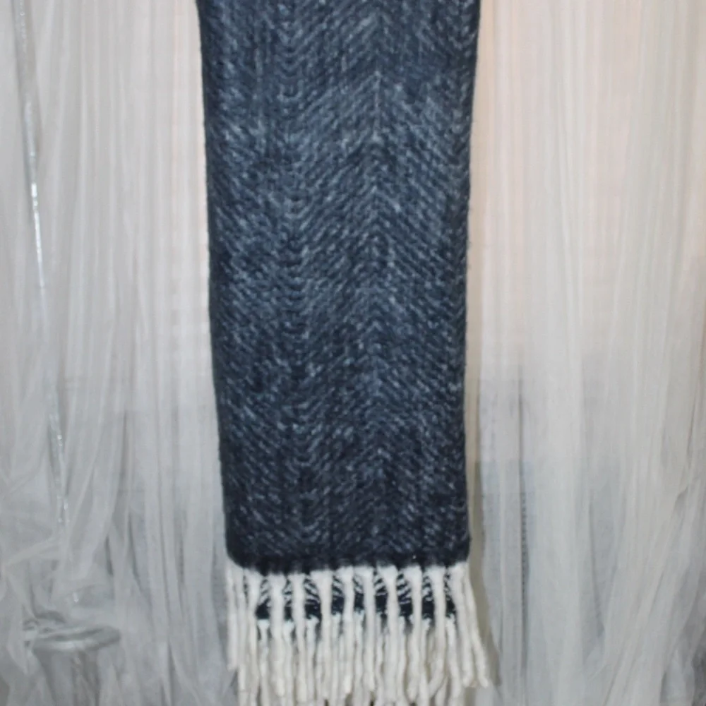 West Elm Brushed Faux Mohair Throw. Sz. 50